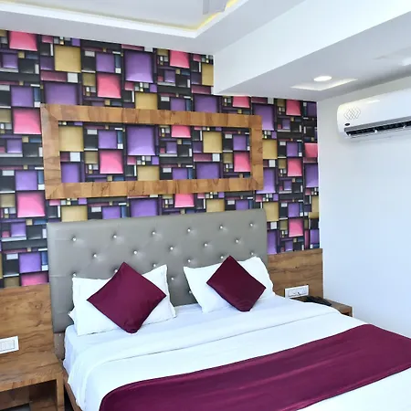 Hotel Royal King By Sky Stays-3